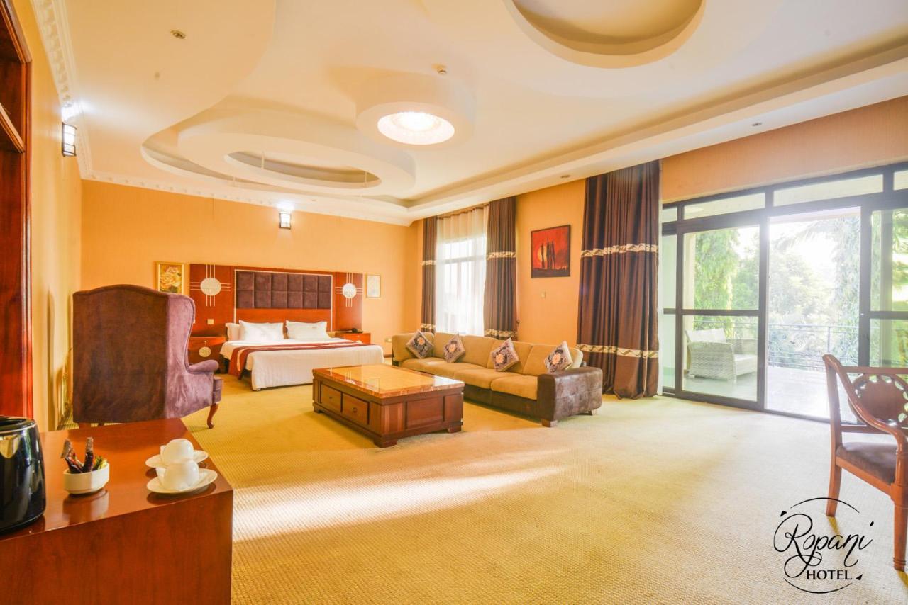 Ropani Hotel Kitende Eksteriør bilde